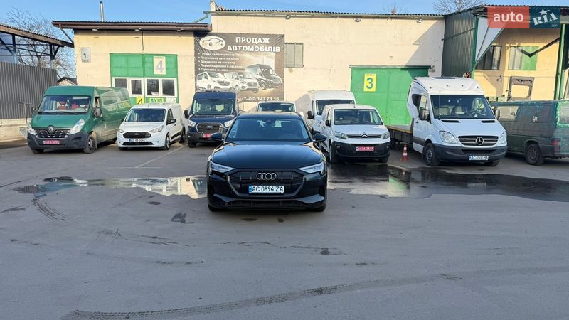Позашляховик / Кросовер Audi e-tron 2022 в Луцьку
