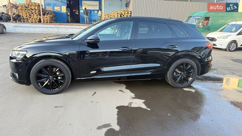 Позашляховик / Кросовер Audi e-tron 2022 в Луцьку
