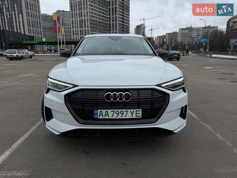 Внедорожник / Кроссовер Audi e-tron 2022 в Киеве