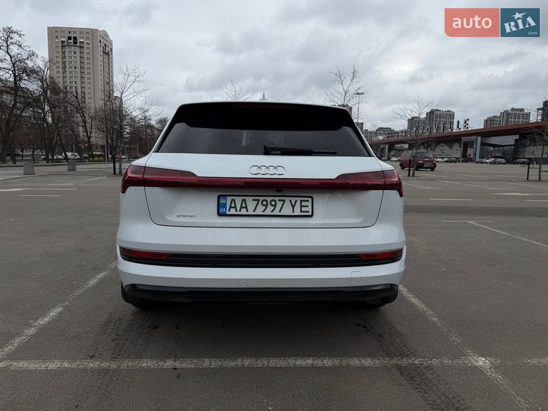 Внедорожник / Кроссовер Audi e-tron 2022 в Киеве