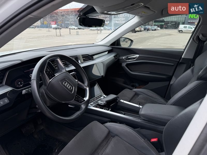 Внедорожник / Кроссовер Audi e-tron 2022 в Киеве