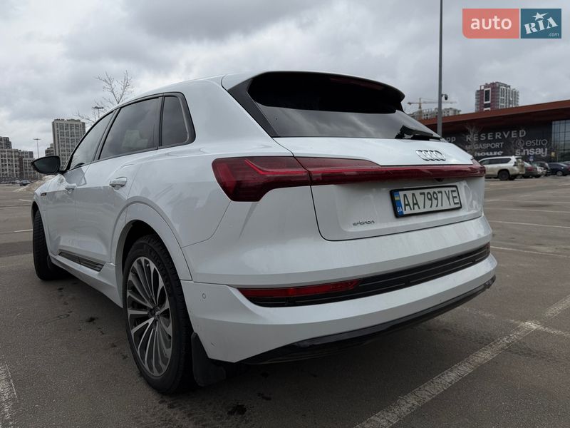 Внедорожник / Кроссовер Audi e-tron 2022 в Киеве