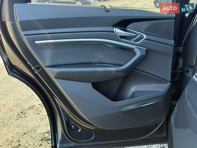Позашляховик / Кросовер Audi e-tron 2022 в Луцьку