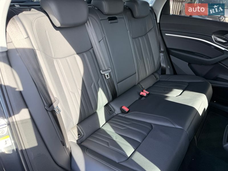 Позашляховик / Кросовер Audi e-tron 2022 в Луцьку