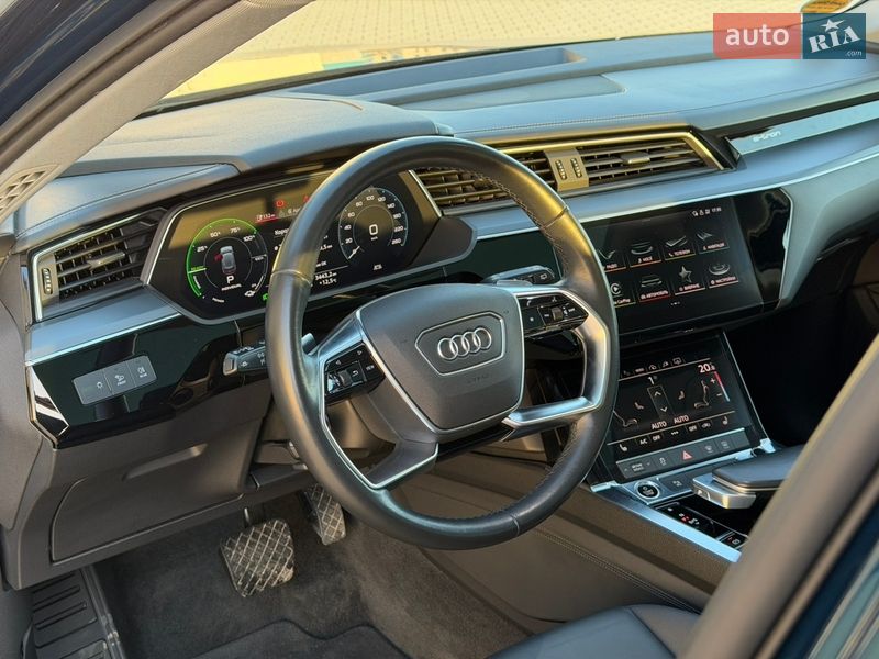 Позашляховик / Кросовер Audi e-tron 2021 в Львові
