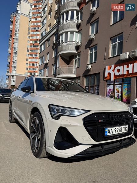 Позашляховик / Кросовер Audi e-tron 2021 в Києві
