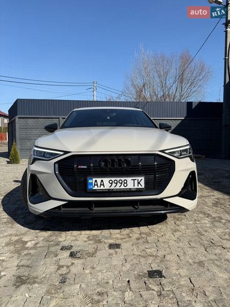 Позашляховик / Кросовер Audi e-tron 2021 в Києві