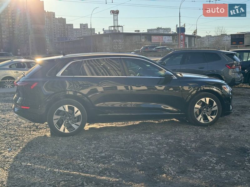 Внедорожник / Кроссовер Audi e-tron 2022 в Киеве