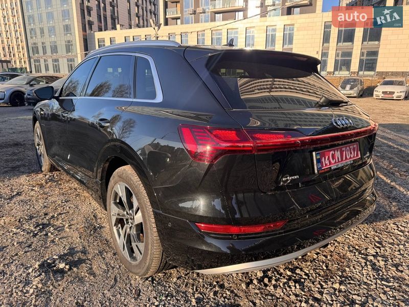 Внедорожник / Кроссовер Audi e-tron 2022 в Киеве