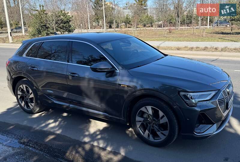 Позашляховик / Кросовер Audi e-tron 2021 в Києві