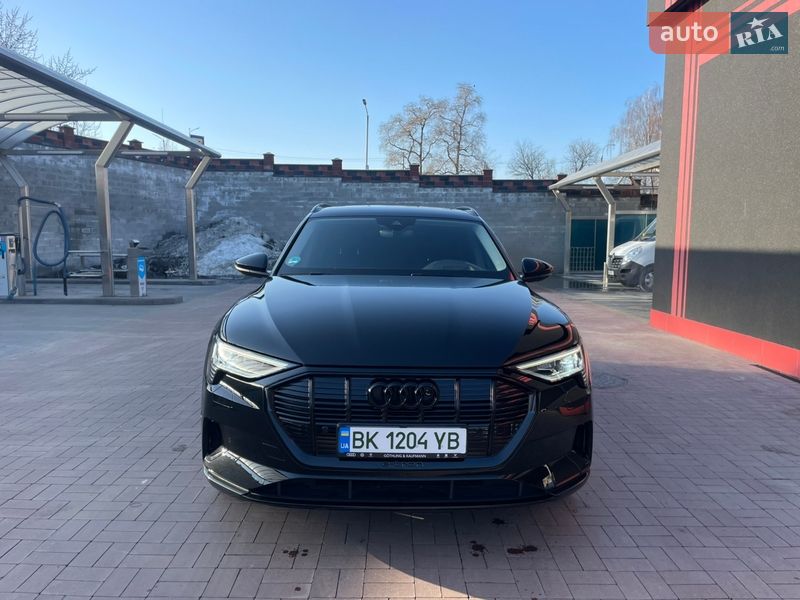 Позашляховик / Кросовер Audi e-tron 2021 в Рівному