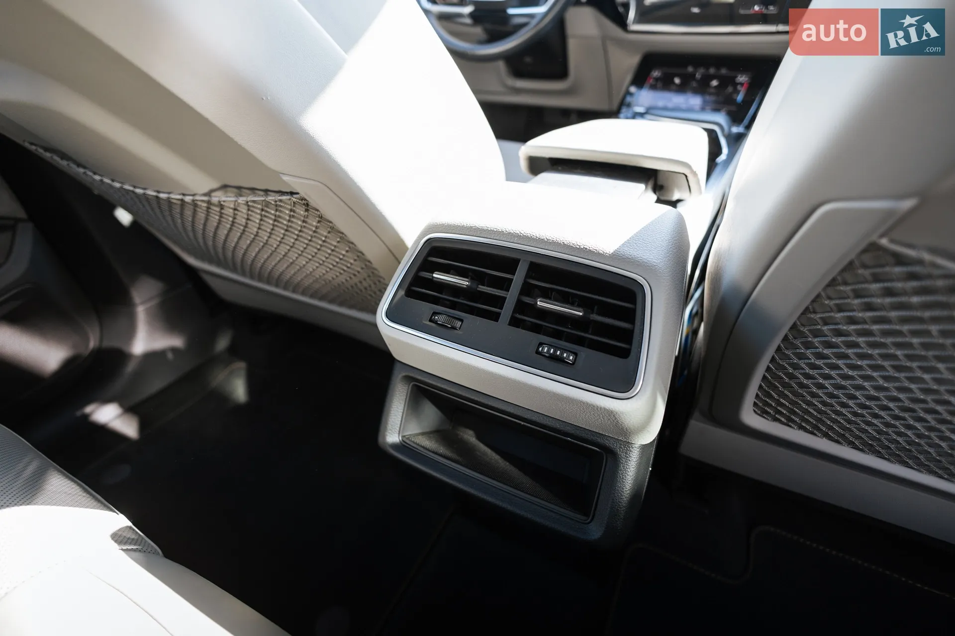 2020 Audi e-tron - мініатюра 2
