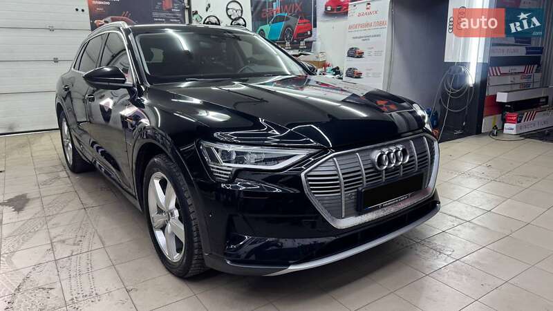 Позашляховик / Кросовер Audi e-tron 2020 в Києві