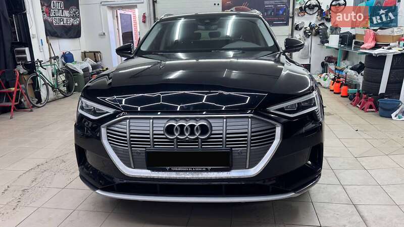 Позашляховик / Кросовер Audi e-tron 2020 в Києві