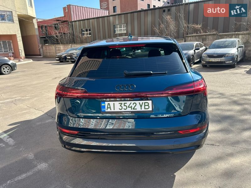 Позашляховик / Кросовер Audi e-tron 2022 в Києві