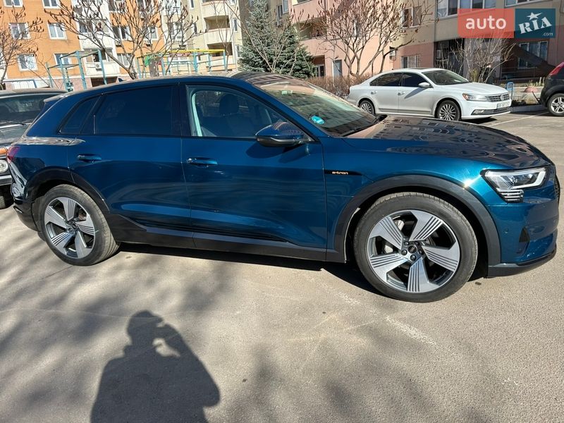 Позашляховик / Кросовер Audi e-tron 2022 в Києві