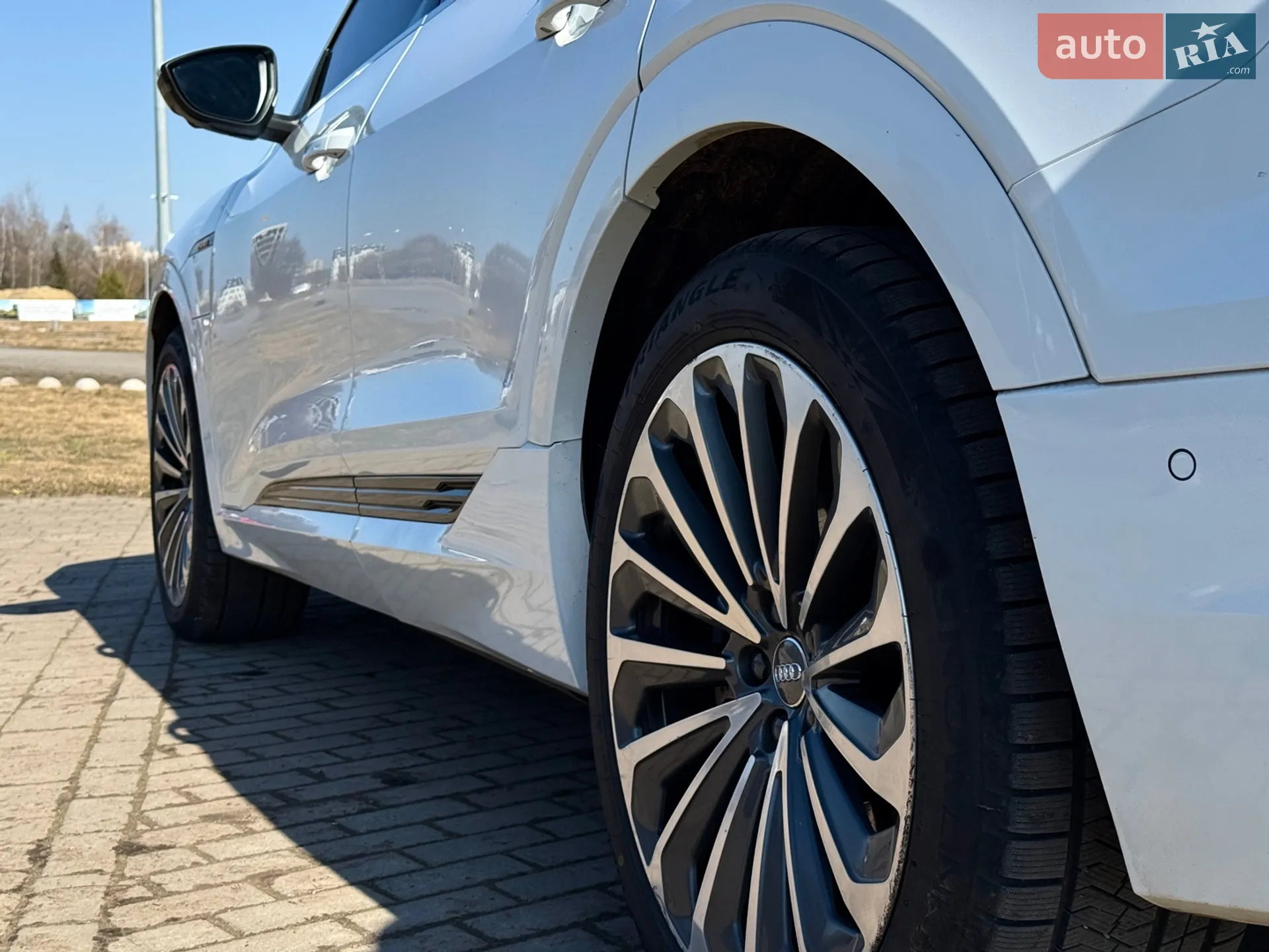 2019 Audi e-tron - мініатюра 16