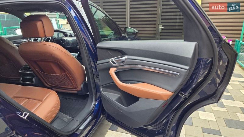 Позашляховик / Кросовер Audi e-tron 2020 в Нерубайське