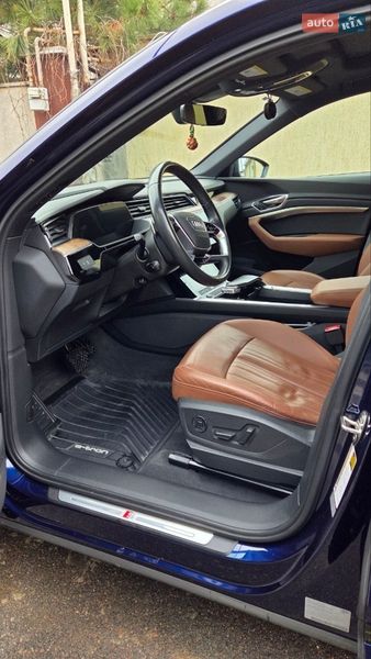 Позашляховик / Кросовер Audi e-tron 2020 в Нерубайське