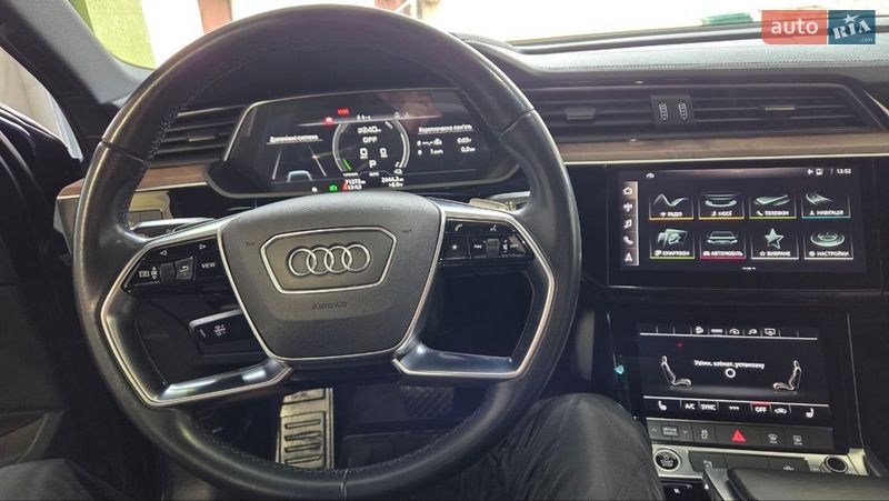 Позашляховик / Кросовер Audi e-tron 2020 в Нерубайське