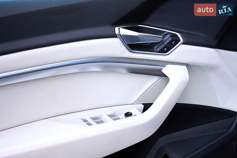 Позашляховик / Кросовер Audi e-tron 2021 в Вінниці