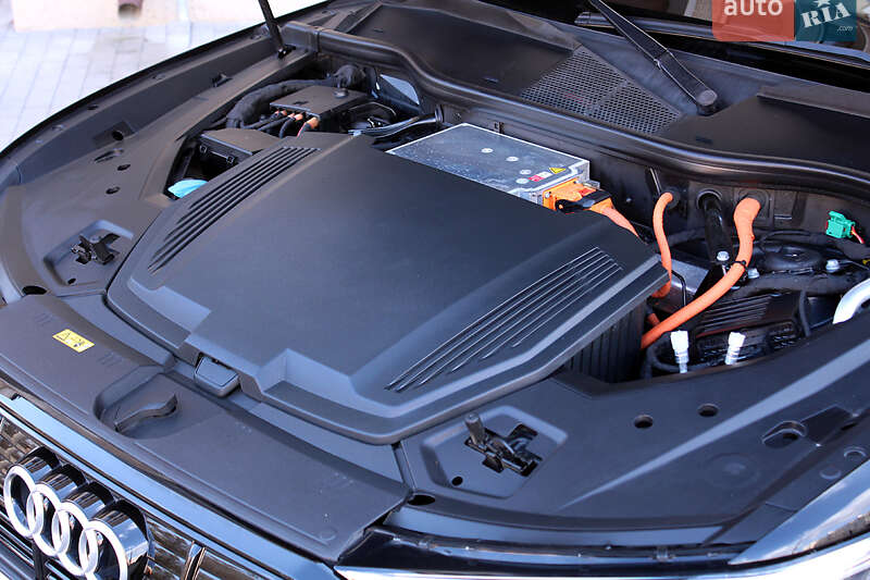 Позашляховик / Кросовер Audi e-tron 2021 в Вінниці