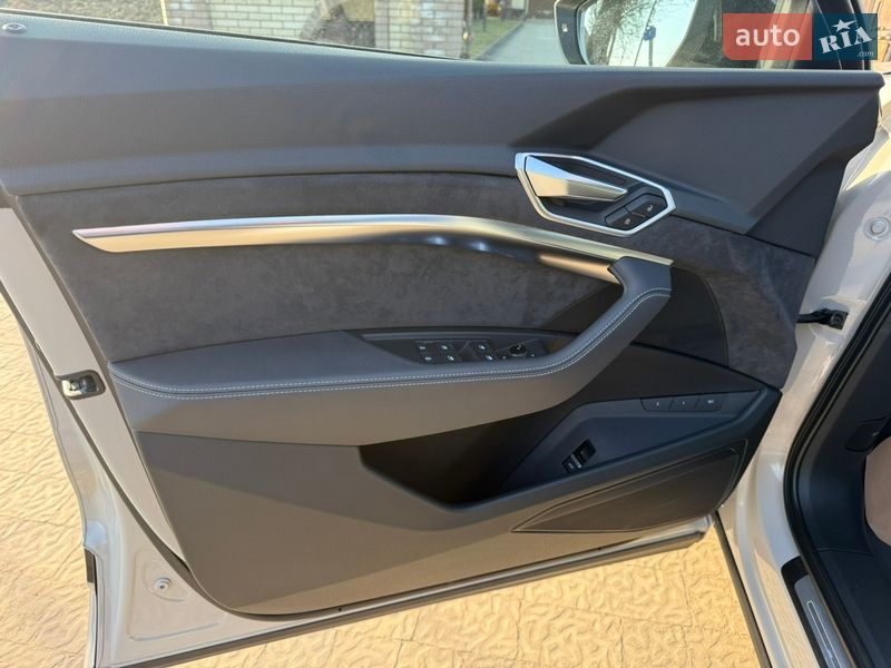 Позашляховик / Кросовер Audi e-tron 2019 в Чернівцях фото 13 Позашляховик / Кросовер Audi e-tron 2019 в Чернівцях