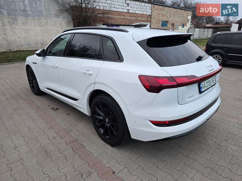 Позашляховик / Кросовер Audi e-tron 2019 в Києві