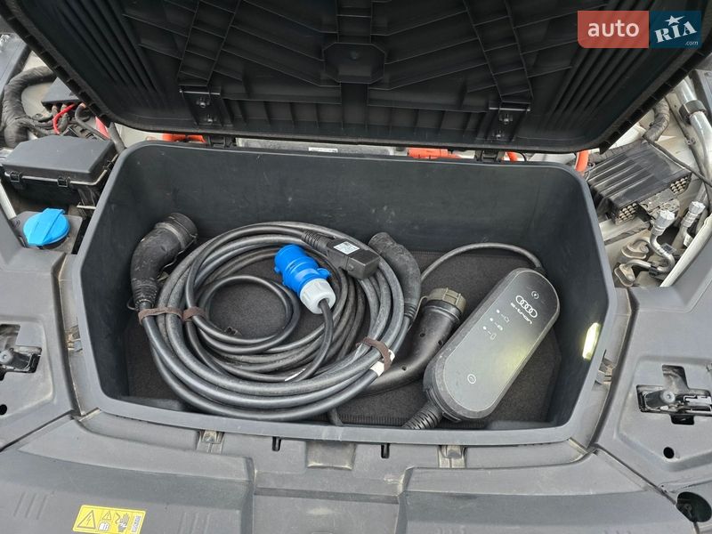 Позашляховик / Кросовер Audi e-tron 2019 в Києві
