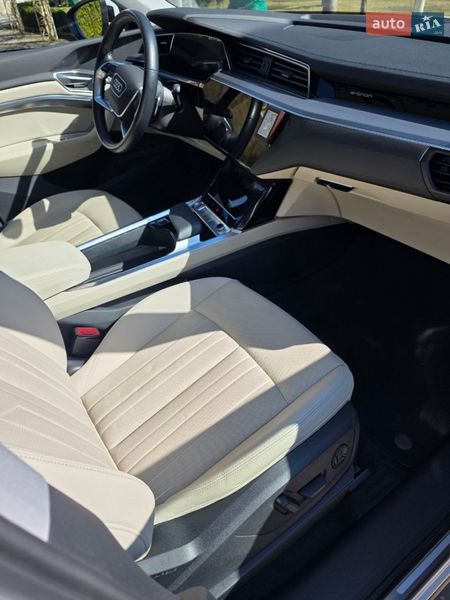 Внедорожник / Кроссовер Audi e-tron 2020 в Киеве фото 5 Внедорожник / Кроссовер Audi e-tron 2020 в Киеве