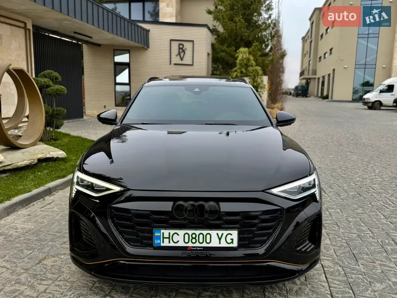 Audi e-tron 2019 VIN WA1LAAGE5KB014477 фото оголошення 4 з 81
