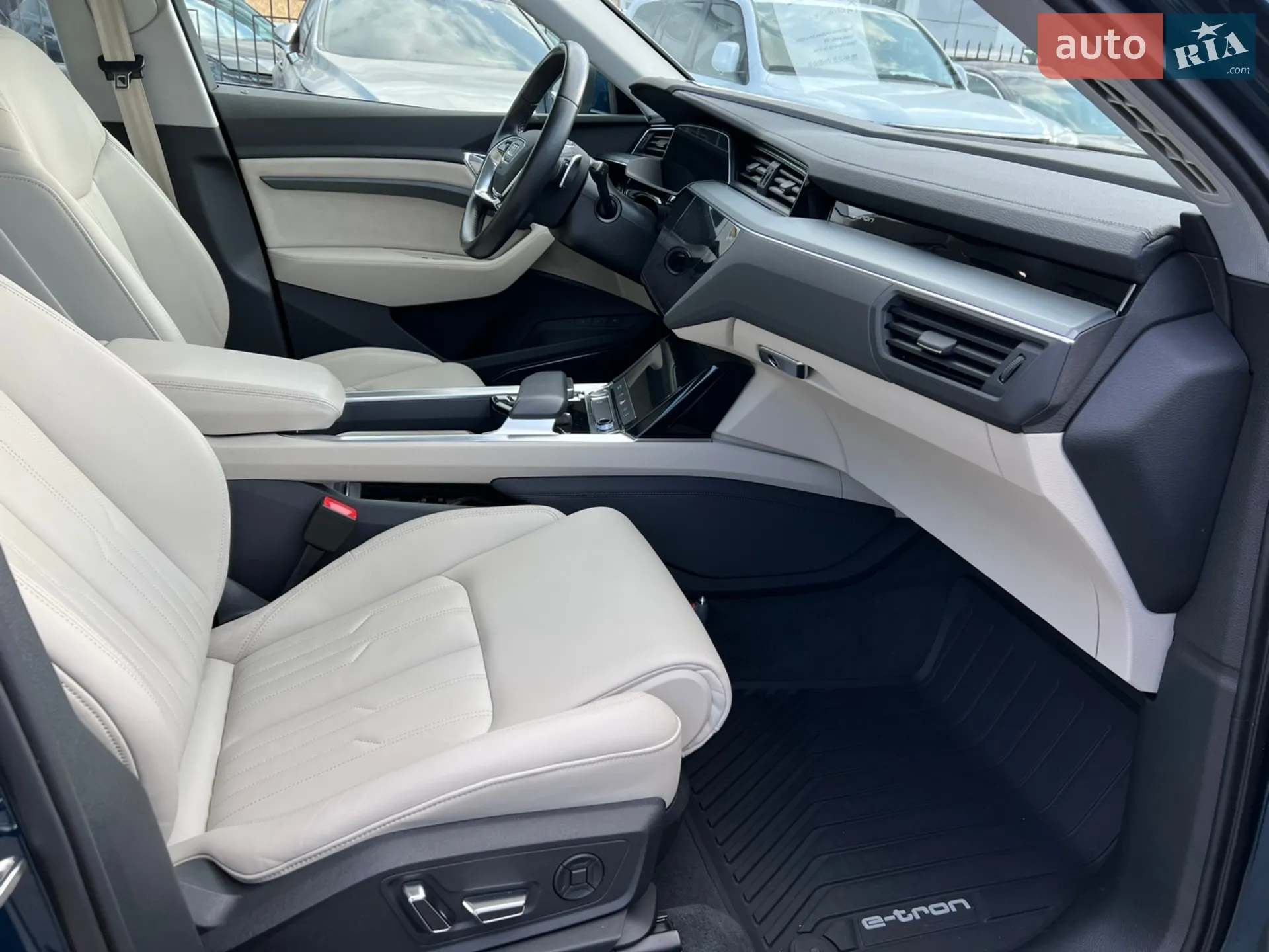 2020 Audi e-tron - мініатюра 28
