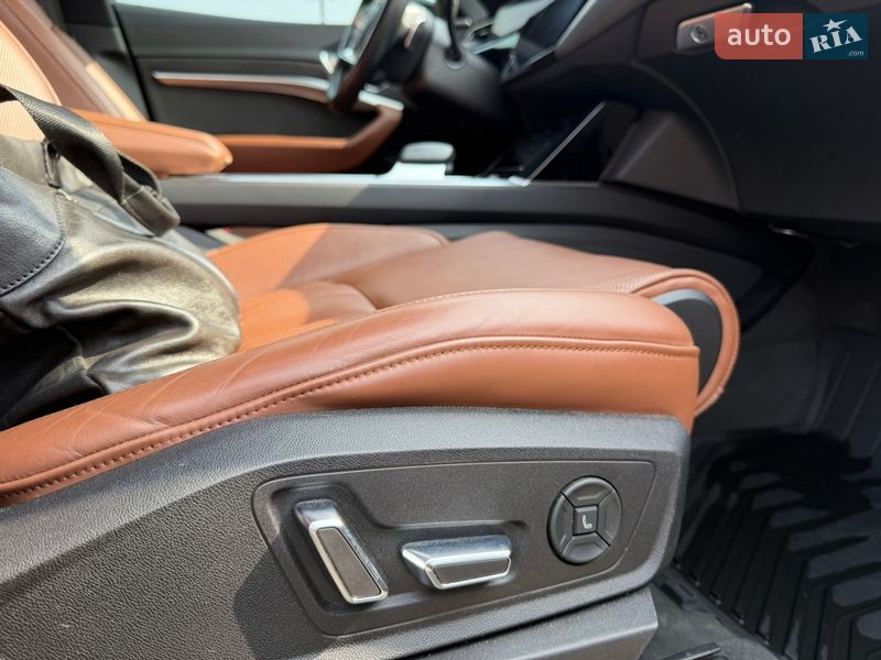 Внедорожник / Кроссовер Audi e-tron 2019 в Ивано-Франковске