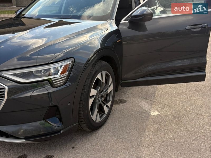 Внедорожник / Кроссовер Audi e-tron 2021 в Запорожье