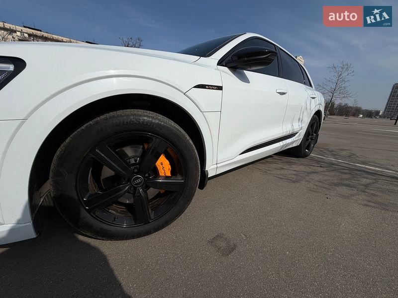 Позашляховик / Кросовер Audi e-tron 2022 в Києві