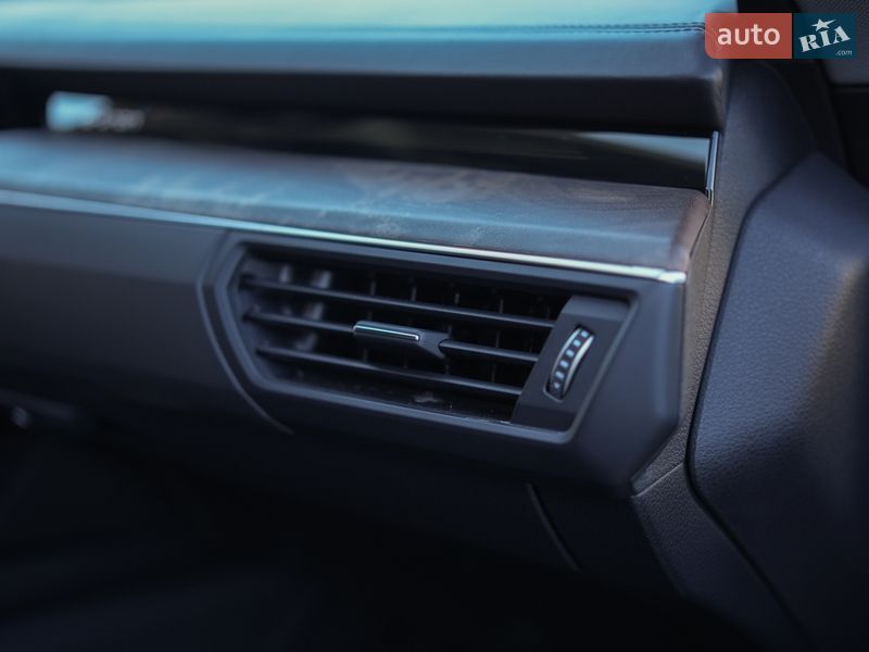 Внедорожник / Кроссовер Audi e-tron 2019 в Вараше фото 9 Внедорожник / Кроссовер Audi e-tron 2019 в Вараше