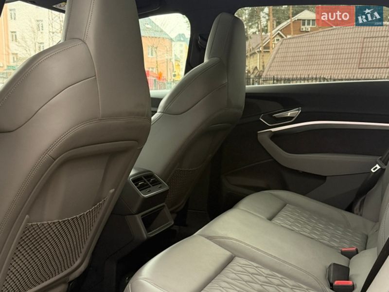 Внедорожник / Кроссовер Audi e-tron 2019 в Киеве фото 15 Внедорожник / Кроссовер Audi e-tron 2019 в Киеве
