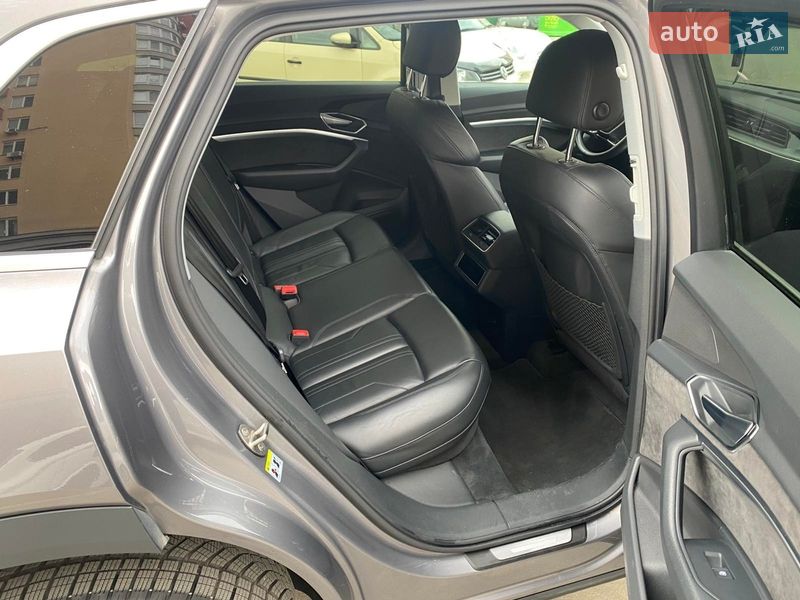Внедорожник / Кроссовер Audi e-tron 2020 в Киеве