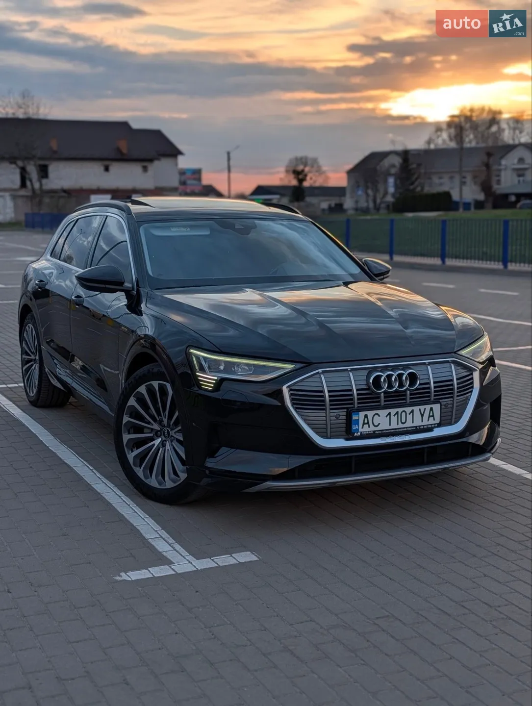 2020 Audi e-tron - мініатюра 2