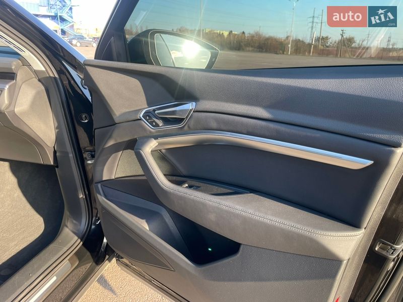 Внедорожник / Кроссовер Audi e-tron 2021 в Ровно фото 30 Внедорожник / Кроссовер Audi e-tron 2021 в Ровно