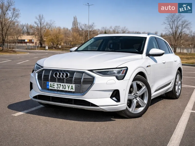 Audi e-tron 2019 VIN WA1VABGE3KB011317 фото оголошення 31 з 52