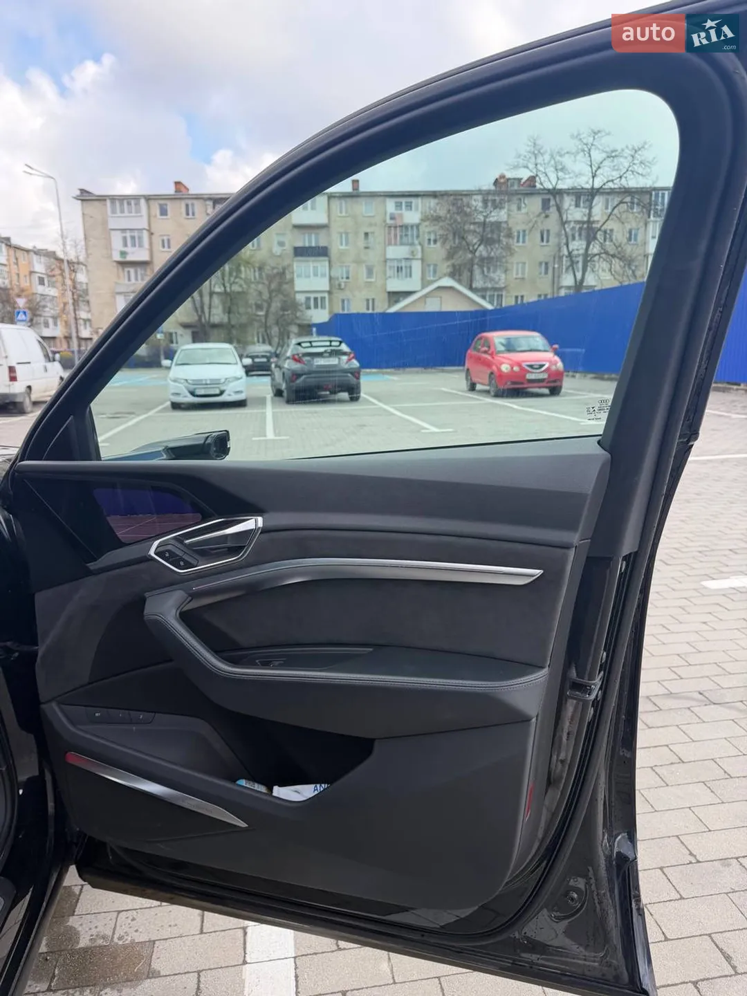 2020 Audi e-tron - мініатюра 12