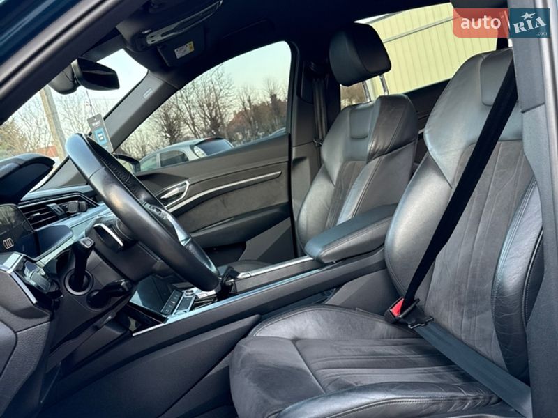 Позашляховик / Кросовер Audi e-tron 2019 в Дрогобичі фото 30 Позашляховик / Кросовер Audi e-tron 2019 в Дрогобичі