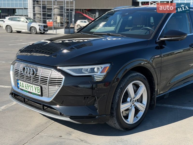 Внедорожник / Кроссовер Audi e-tron 2019 в Киеве