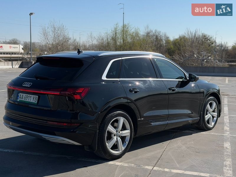 Внедорожник / Кроссовер Audi e-tron 2019 в Киеве