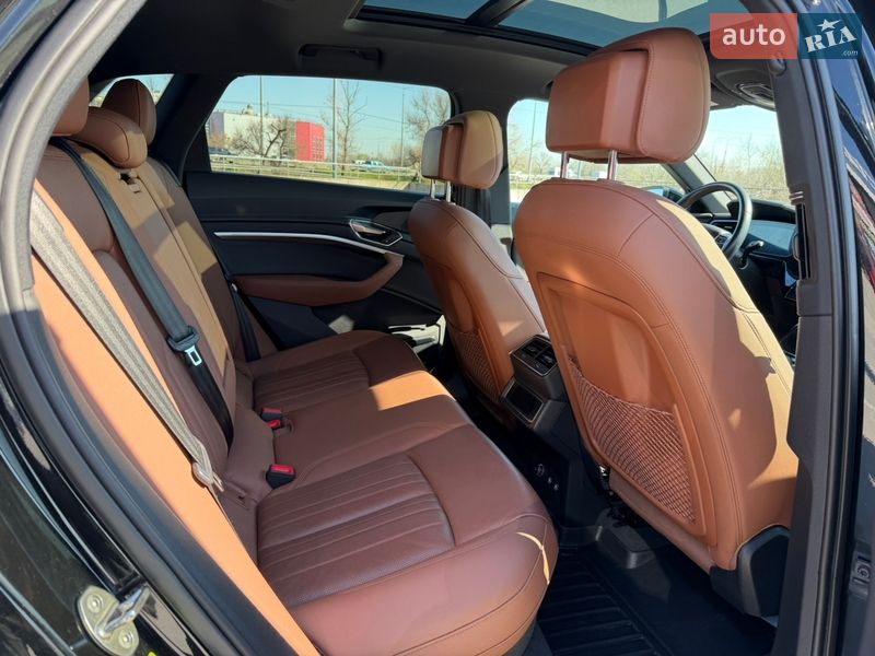 Внедорожник / Кроссовер Audi e-tron 2019 в Киеве