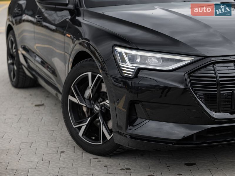 Позашляховик / Кросовер Audi e-tron 2021 в Львові