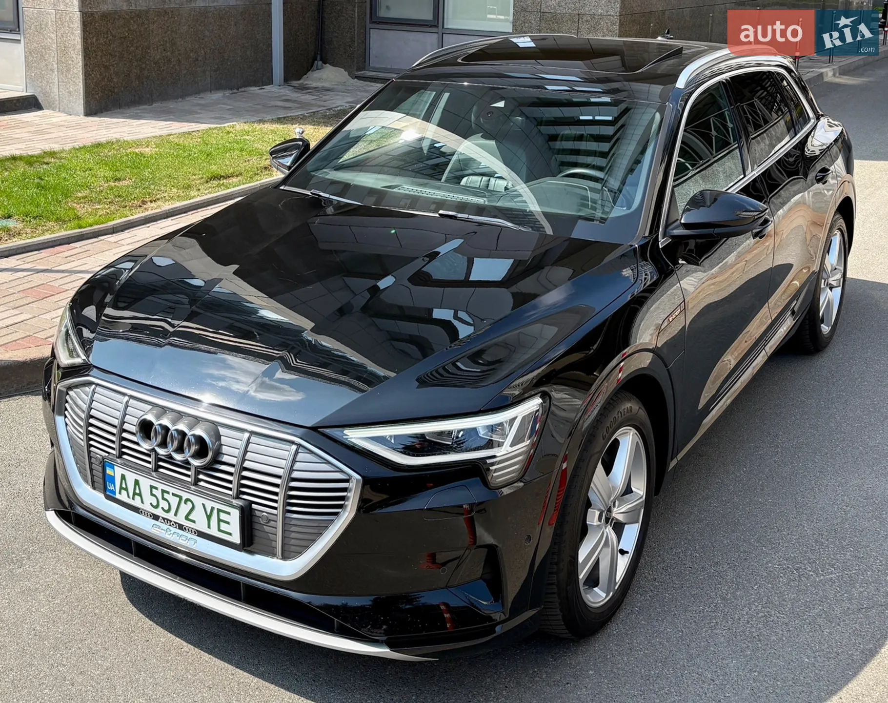 2020 Audi e-tron - мініатюра 2