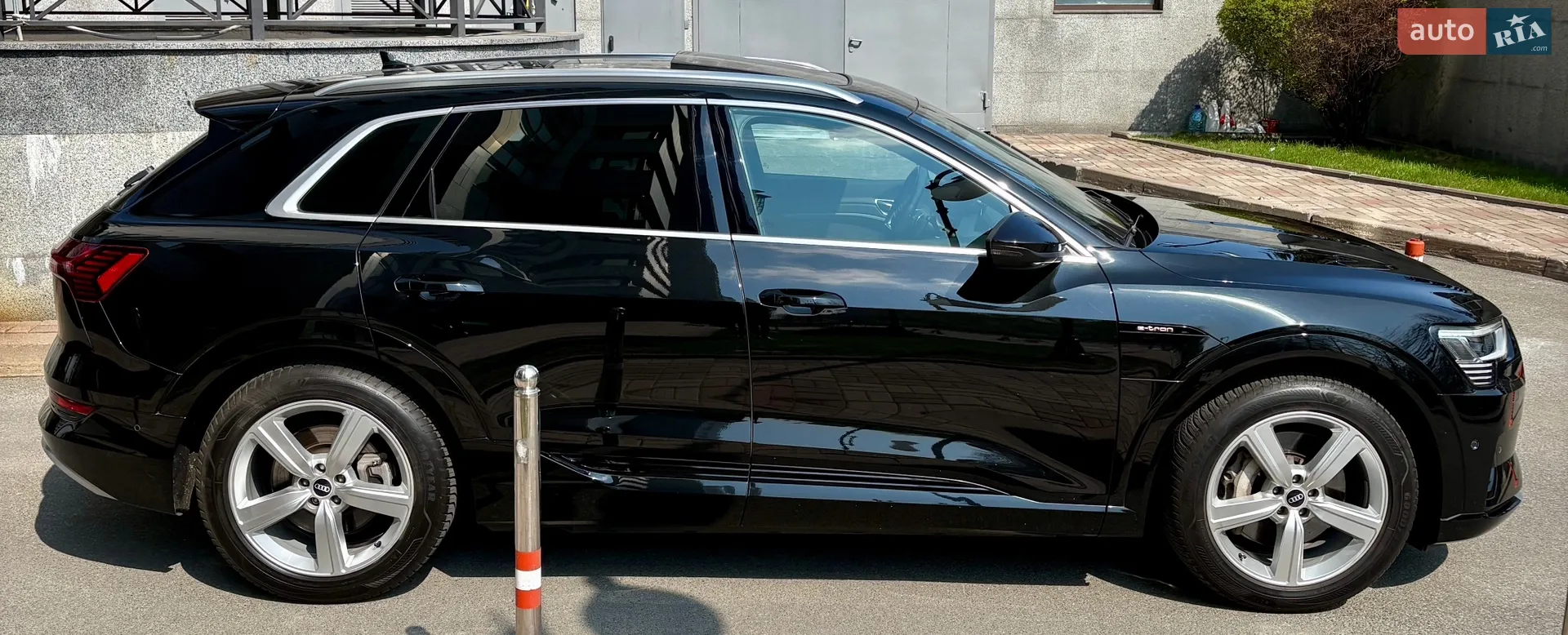 2020 Audi e-tron - мініатюра 8