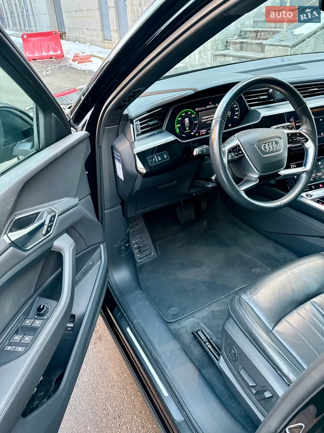 2020 Audi e-tron - мініатюра 42